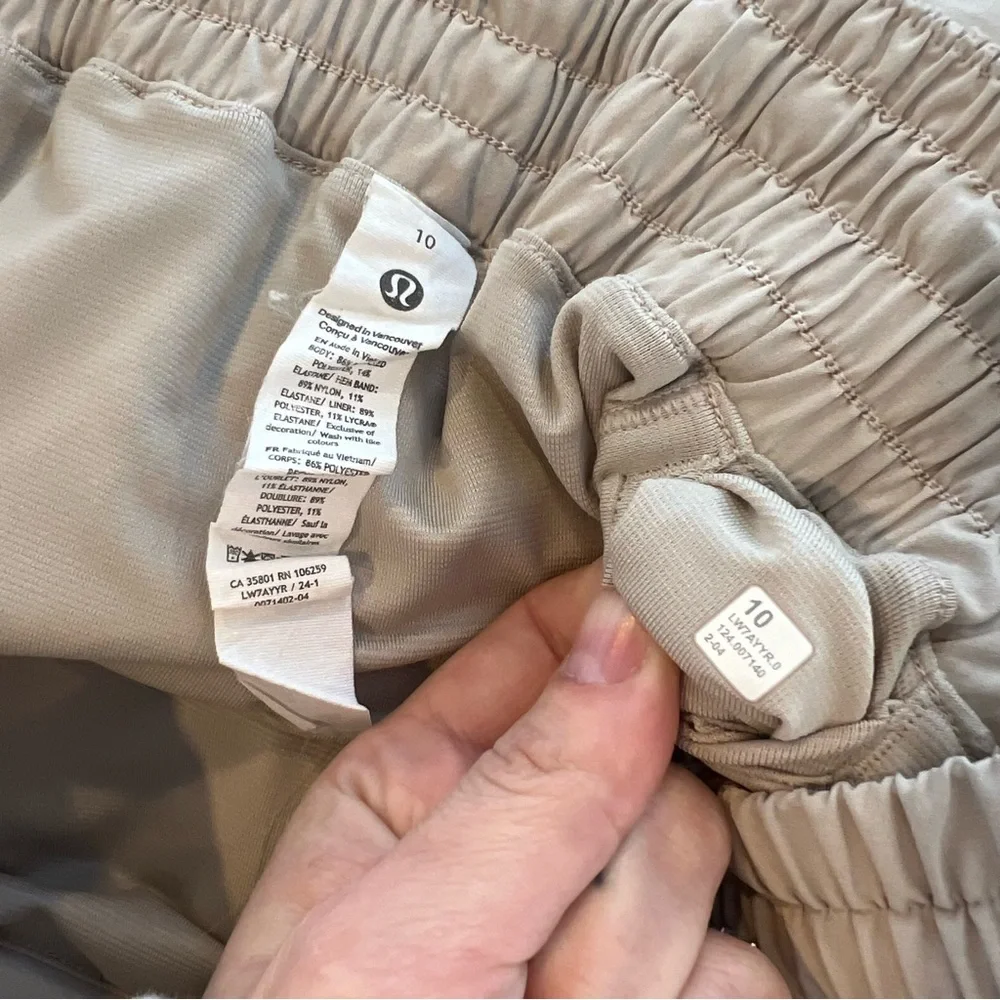 Lululemon Hotty Hot High Rise Lined shorts 2.5” beige